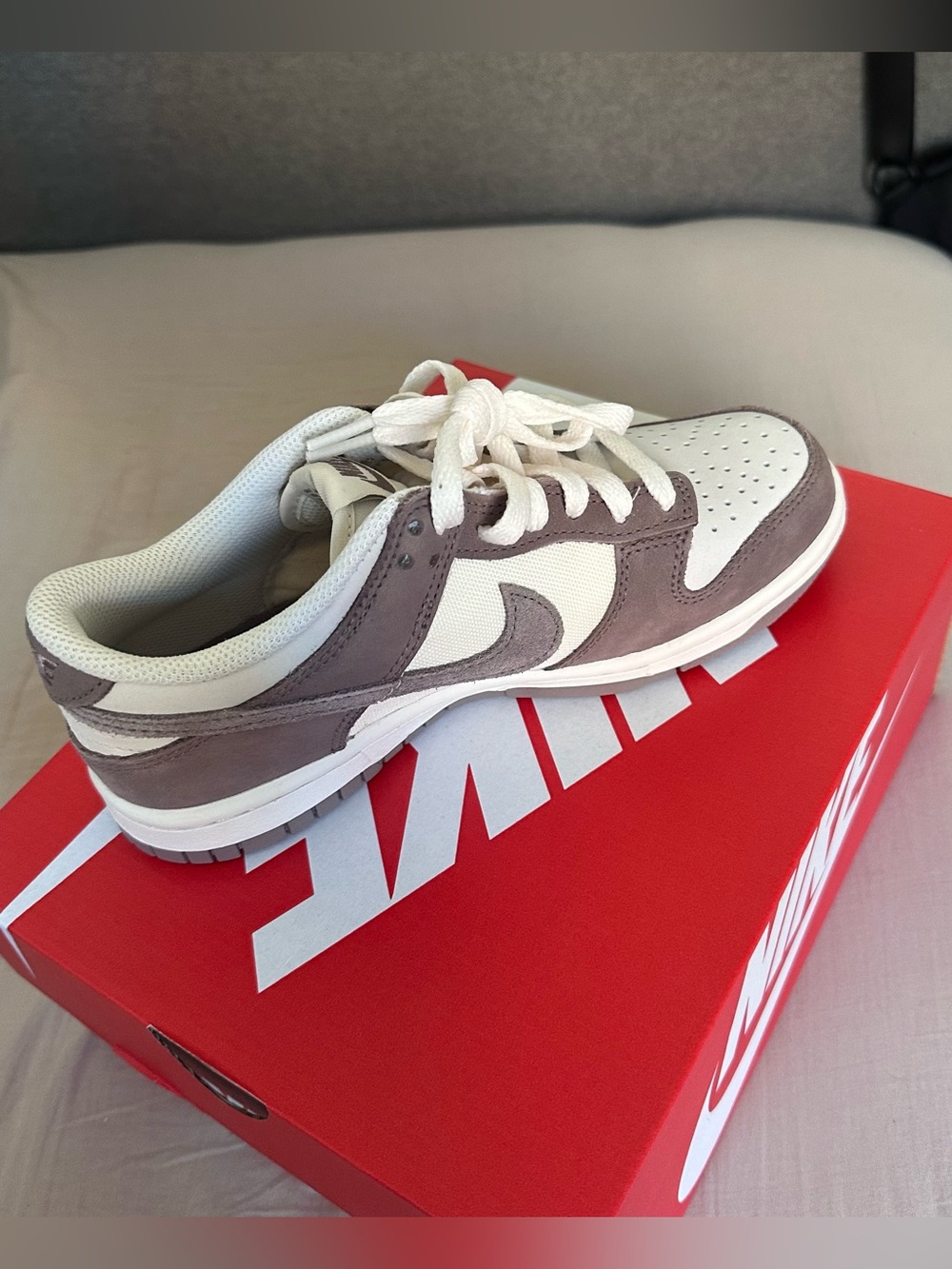 Nike Dunk Low SE (gs) - Pale Ivory/ Taupe Haze - 4Y - Picture 2 of 5